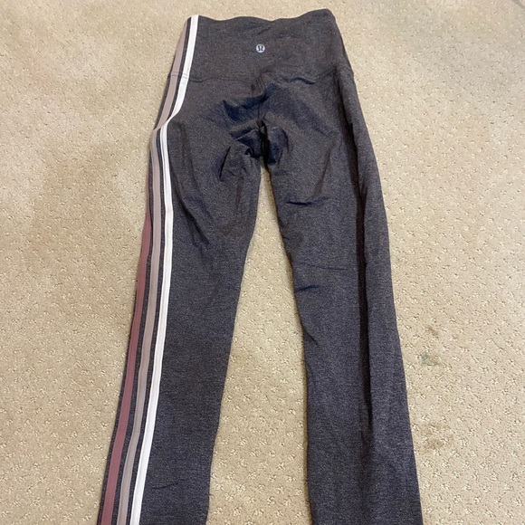 Lululemon Size 2 Rare Take a Hint 7/8 Leggings - Picture 2 of 2